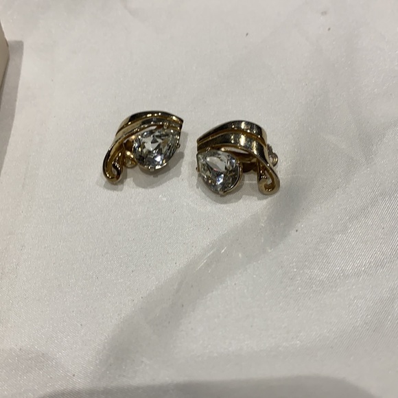 Gorgeous Vintage Set Necklace and Clip on Earrings - Picture 2 of 3